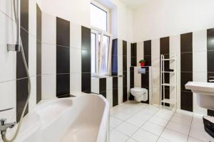 Berchtold Bourgeois - Spacious, Bright, Central - AC