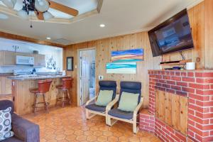 Downtown Carlsbad Apartment Less Than half Mi to Beach!