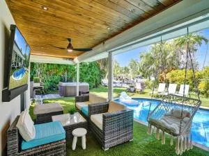 Amazing 5 bed house w pool, jacuzzi and your own boat - هيلسبورو بيتش