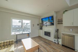 Skyline Peaks 205 - Mountain View Townhouse-AC-Pool-Hot Tub