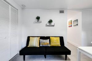 Swinging London Studio 3 people V6