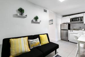 Swinging London Studio 3 people V6