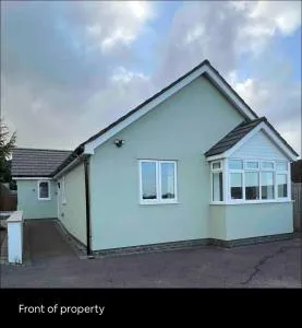 Green 3 bed bungalow with en-suite and parking - Winford