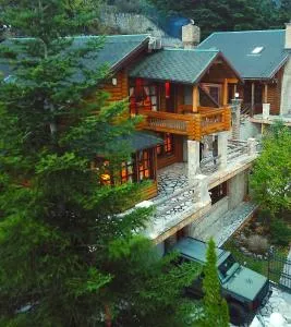 7Hills Finnish Luxury Chalet by Ski Alure - Eptalofos