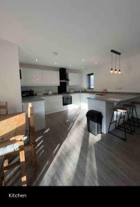 White 3 bed bungalow with en-suite and parking