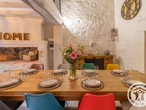 Gîte troglodyte unique avec jacuzzi, billard et jardin, près de Doué La Fontaine et Saumur - FR-1-622-69