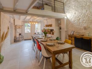 Gîte troglodyte unique avec jacuzzi, billard et jardin, près de Doué La Fontaine et Saumur - FR-1-622-69