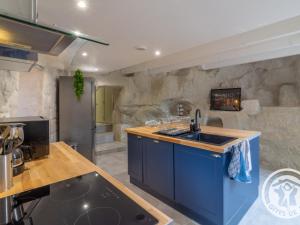 Gîte troglodyte unique avec jacuzzi, billard et jardin, près de Doué La Fontaine et Saumur - FR-1-622-69