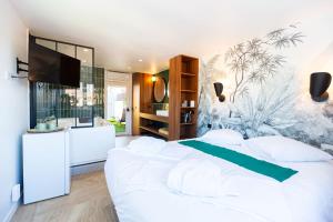 Love Room du Mont dOr - Baignoire SPA - Minibar offert