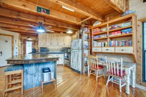 Roots Rustic Retreat Tree-Lined Cabin in McCall
