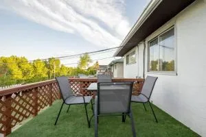 Highland Park Cozy (Lower)Suite - Calgary