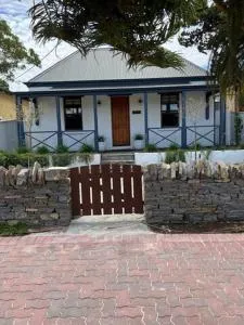 Two roomed private suite in front of cottage - Findon