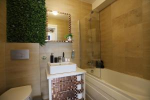 Apartament Beauty Smarald by Cosmopolis