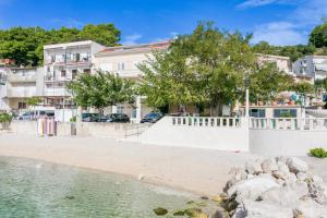 Apartments by the sea Podgora, Makarska - 6846 