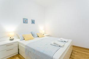 Apartments by the sea Podgora, Makarska - 6846