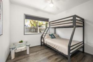 Tropical 2-bedroom Guesthouse, Pool, Sauna