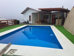 Casa Vista del sol, con piscina, tinaja, y quincho