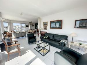 Appartements Magnifique appartement en front de mer avec parking et Wi-Fi a Granville - FR-1-361-516 : photos des chambres