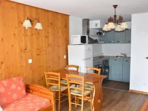 Appartement cosy avec balcon, parking et piscine à 300m du centre et 500m des pistes - FR-1-464-223 - Les Granges Appartement cosy avec balcon, parking et piscine à 300m du centre et 500m des pistes - FR-1-464-223 - Les Granges