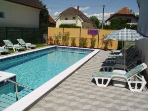 Holiday home in Balatonszarszo 45813