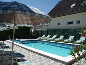 Holiday home in Balatonszarszo 45813