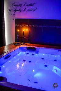 SUITE 785 Chambre Jacuzzi Sauna