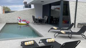 Villa LuRa in Pula mit Pool