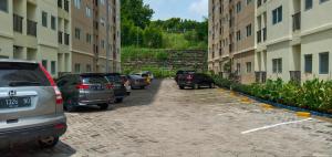 Apartemen 32 m2 dengan 2 kamar tidur dan 1 kamar mandi pribadi di Gresik