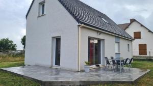 Villas Maison 3 ch vue sur mer confortable lumineuse belle terrasse grand jardin 10 mn a pied de la plage - proche superette et Omaha Beach : photos des chambres
