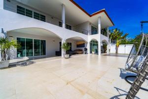 Modern 4 Bedroom Pool Villa in Good Location VY