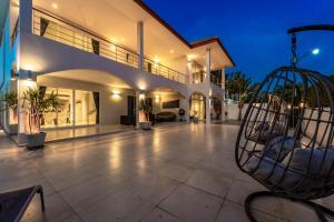 Modern 4 Bedroom Pool Villa in Good Location VY