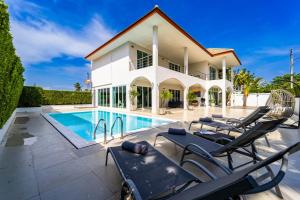 Modern 4 Bedroom Pool Villa in Good Location VY
