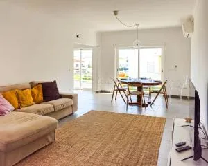 FLH Santa Luzia Apartment with Pool - São Pedro