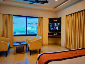 Sambhabana Hotel & Suites