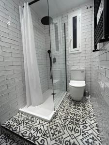 Be barcelona arco del triunfo sunny colors