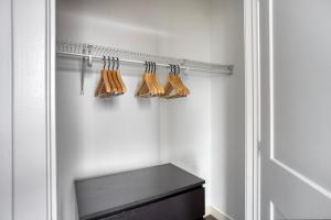 Central Sq 2br w Doorman nr Charles River BOS-951