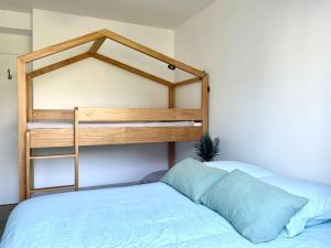 Vue Port de plaisance : Le Voilier