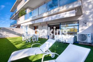 Soleado - apartament amb gran terrassa al centre de Platja dAro, amb parking i piscina comunitària