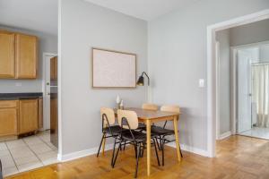 Evanston 2br w courtyard nr Northwestern beach CHI-956
