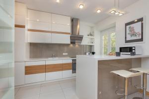 Cosy Apartment with Parking in the city centre Warszawa by Noclegi Renters