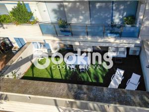 Soleado - apartament amb gran terrassa al centre de Platja dAro, amb parking i piscina comunitària