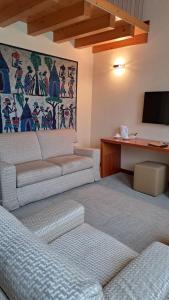 Superior King Suite room in Al Tezzon Hotel