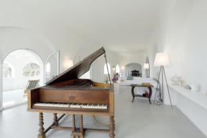 Luxury Three-Bedroom Apartment with Sea View