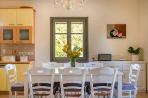 Villa Iris - Luxury traditional beachfront villa with swimming pool