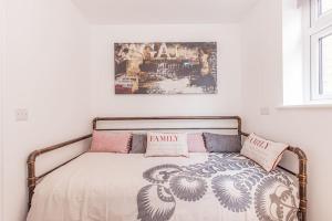 Flat 3, 161 Crescent Road - Luxury Apartment