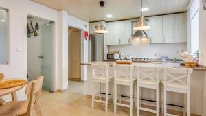 Glamorous 1 BDR Duplex Apartment by LovelyStay