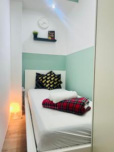 Flexible Small Partition Room Near MOE