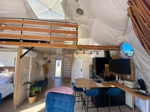 Maisons de vacances Glamping Dome - Dome du Rocher rouge : photos des chambres