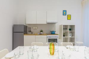 White&Blue Apartment at Sanità by Wonderful Italy