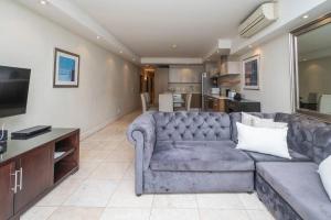 Tranquil Waterfront Escape